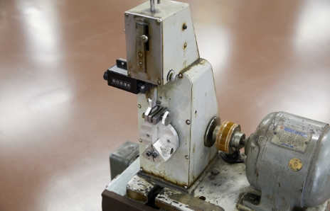 Roller-resistant fatigue tester